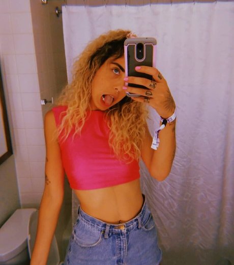 Indigo De Souza hot model photos