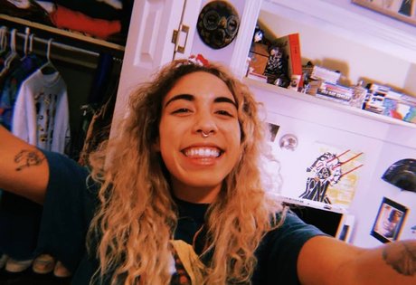 Indigo De Souza erotic model photo