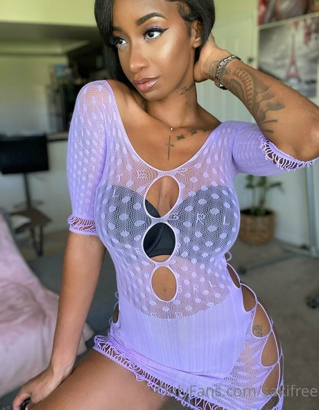 sakifree naked actress gallery