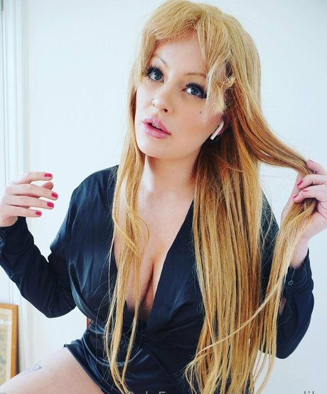 lunamarylily beautiful actress img