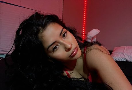 Chantell Flores nude star gallery