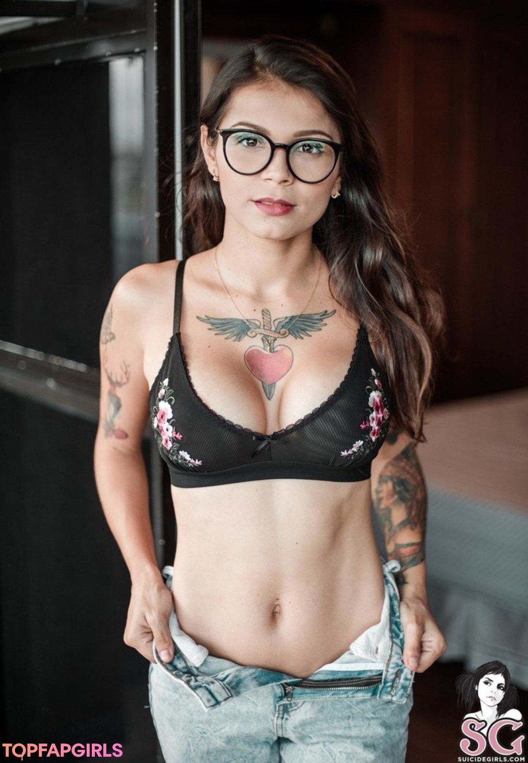Jeeh Suicide hot actress gallery