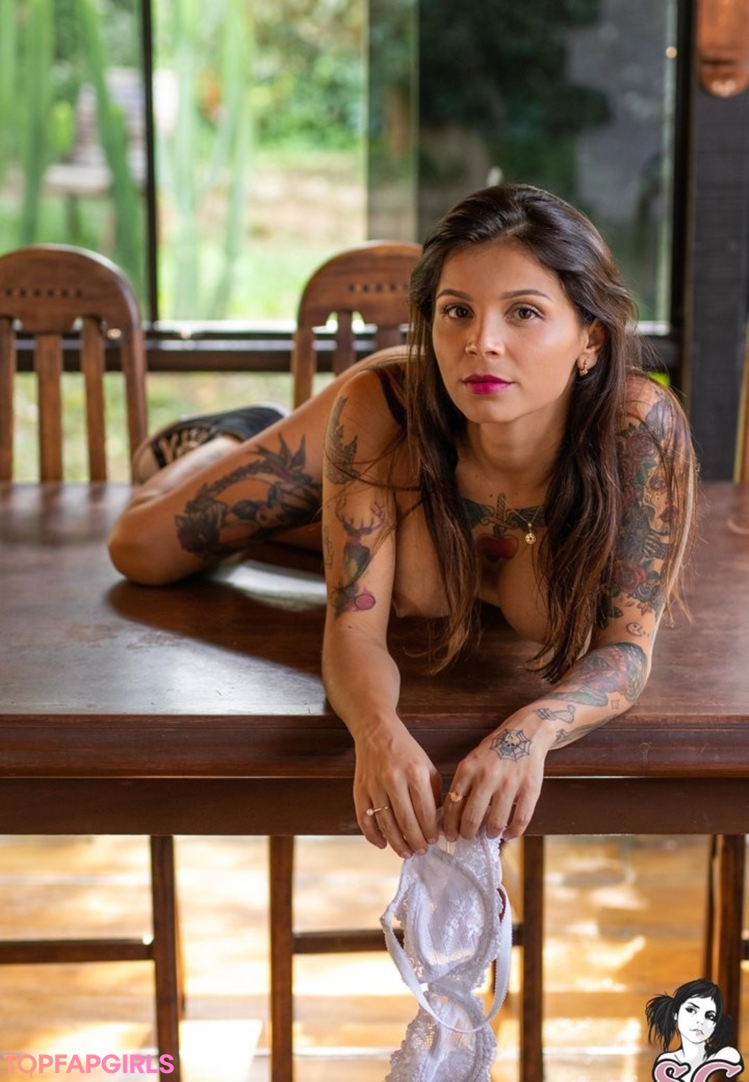 Jeeh Suicide star pornographic photo