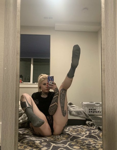 droptopsavage adult model picture