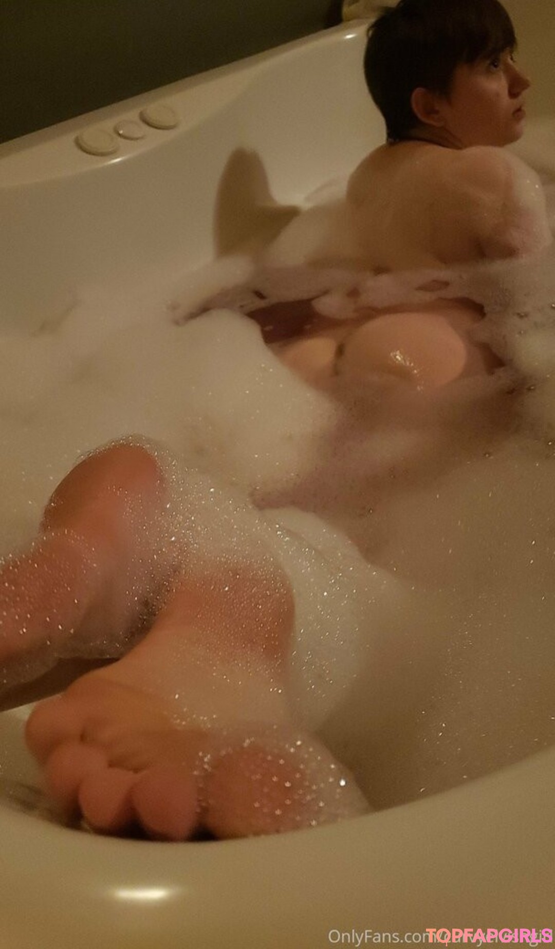 curvyelvishgirl naked star pictures