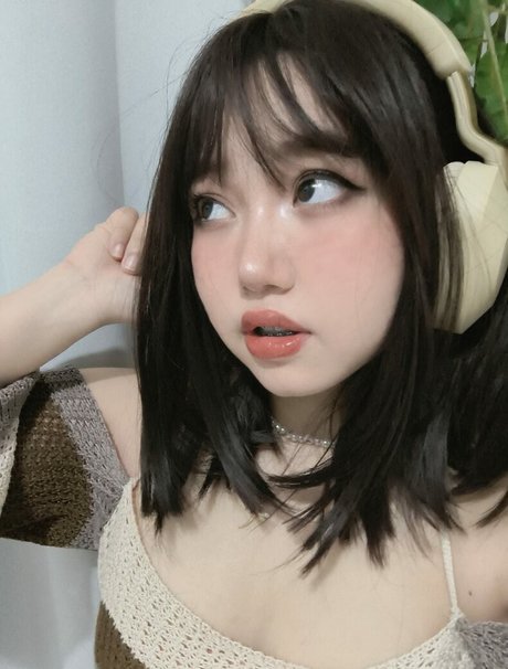 Mizaki Levi star porn photo