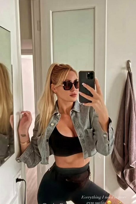 roxyyfoxx nude pornstar pictures