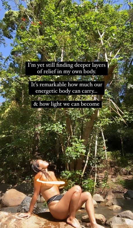 Hannah Wang star erotic image