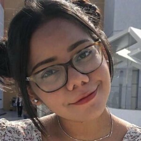 Gretell Flores model img