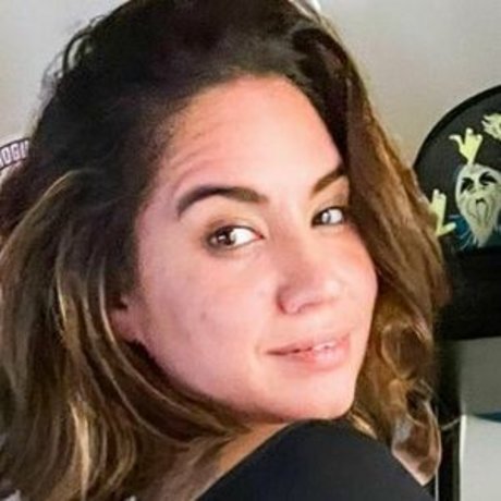 Lolobarreiro star nude photos