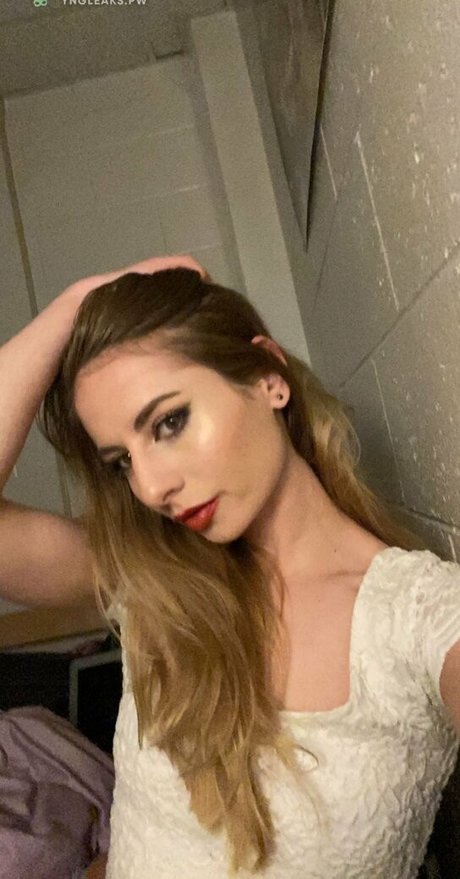 Tarah Kayne model pornographic picture