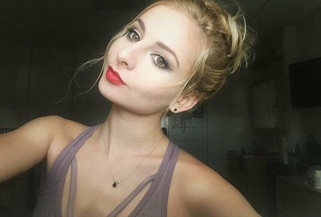 Tarah Kayne naked pornstar galleries