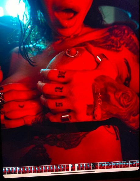 Lady Vamp erotic model archive