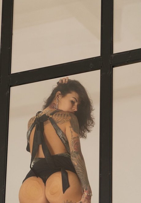 Lady Vamp pretty star pics