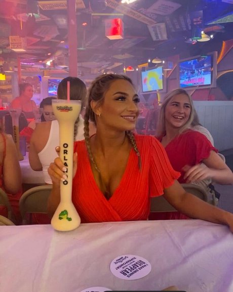 Lizzy Decologero perfect star images