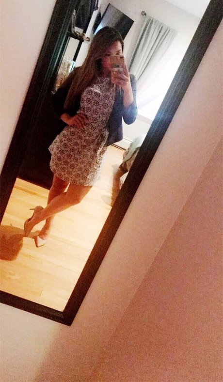 Lizzy Decologero erotic star galleries