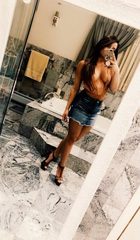 Lizzy Decologero model xxx photos