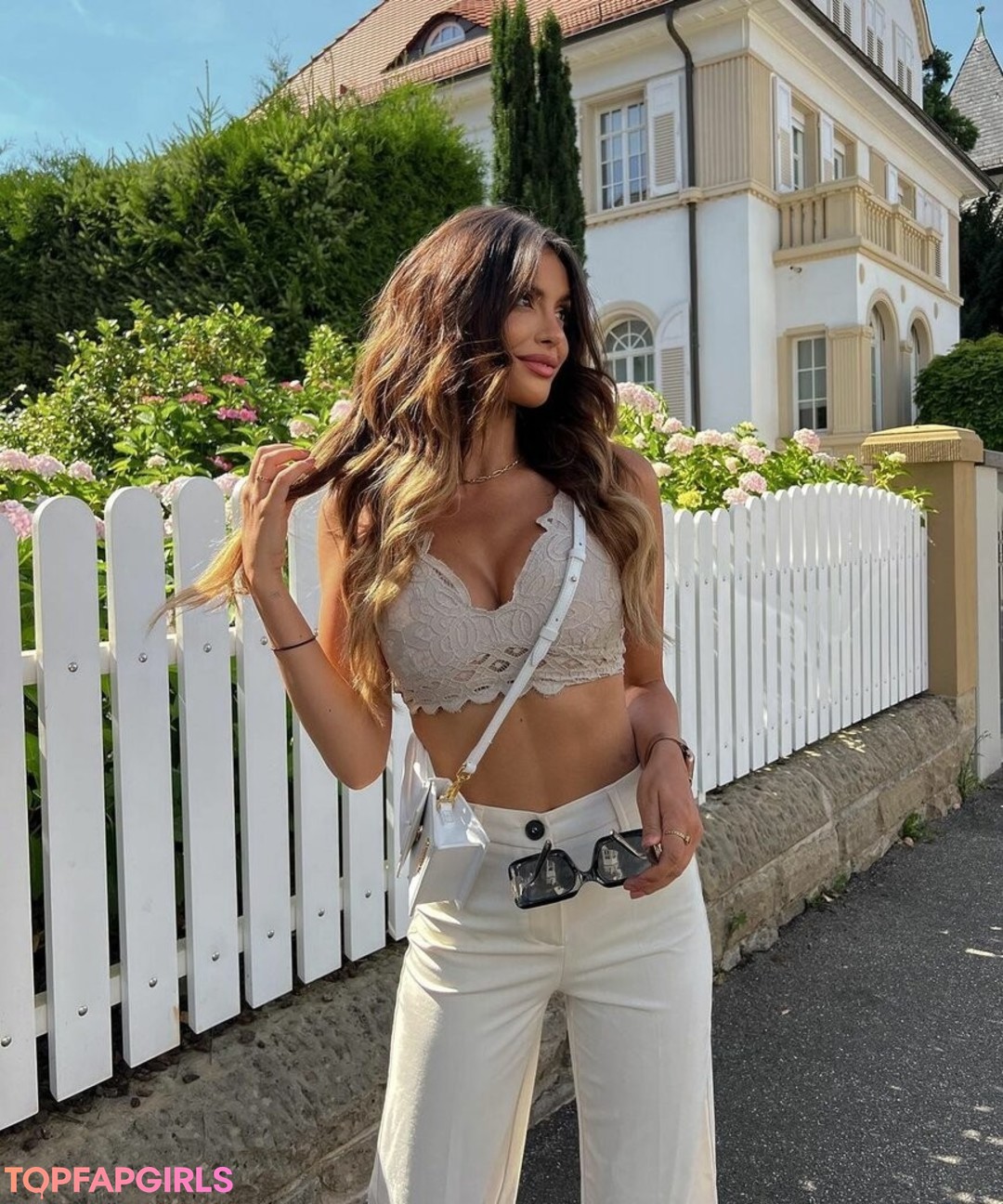 Sarah Sunita nude actress img