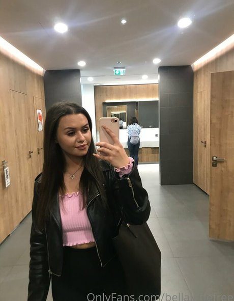 bellalittlefree22 pornographic model archive