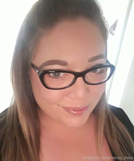 brunette petite onlyfans free naked picture