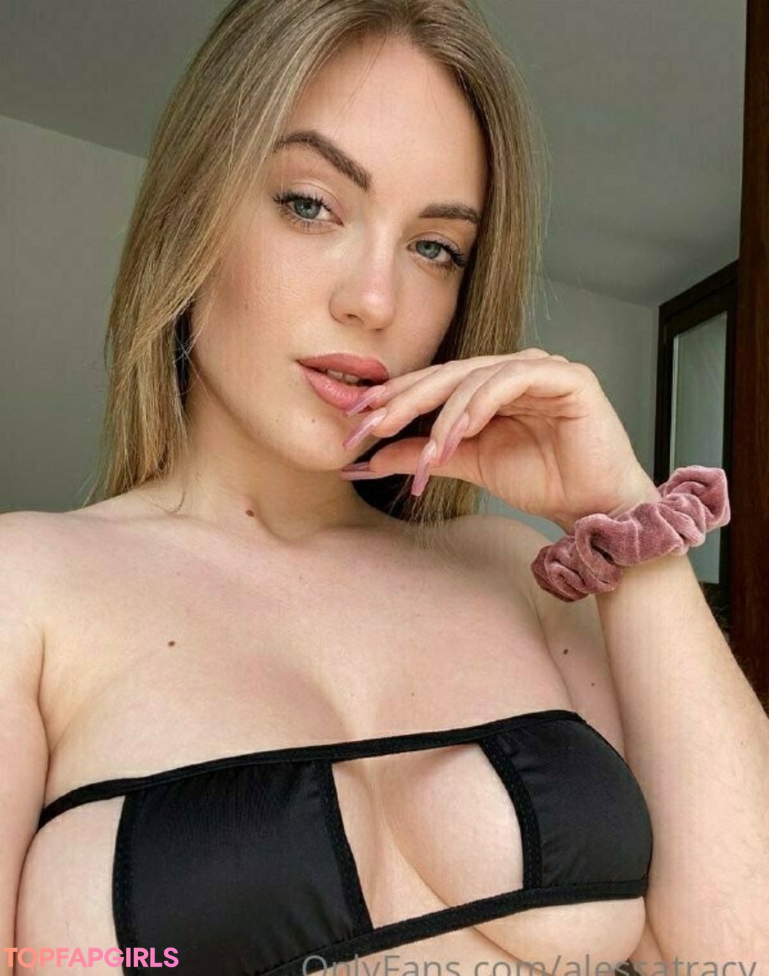 outside onlyfans beautiful picture