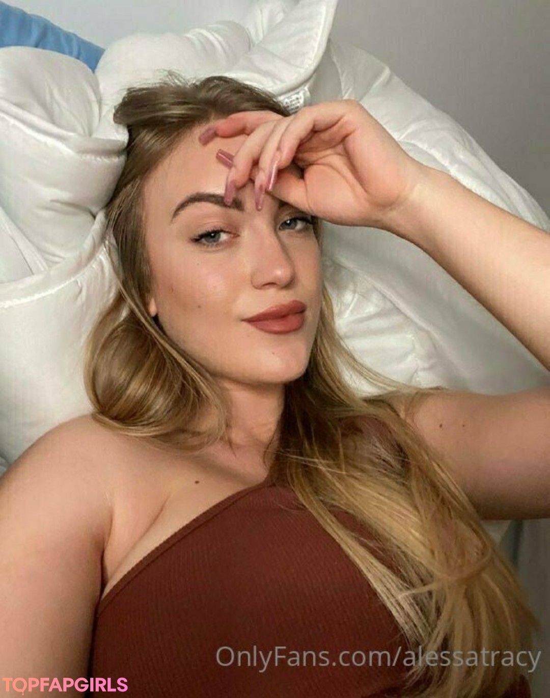 alessatracy sexy actress pics