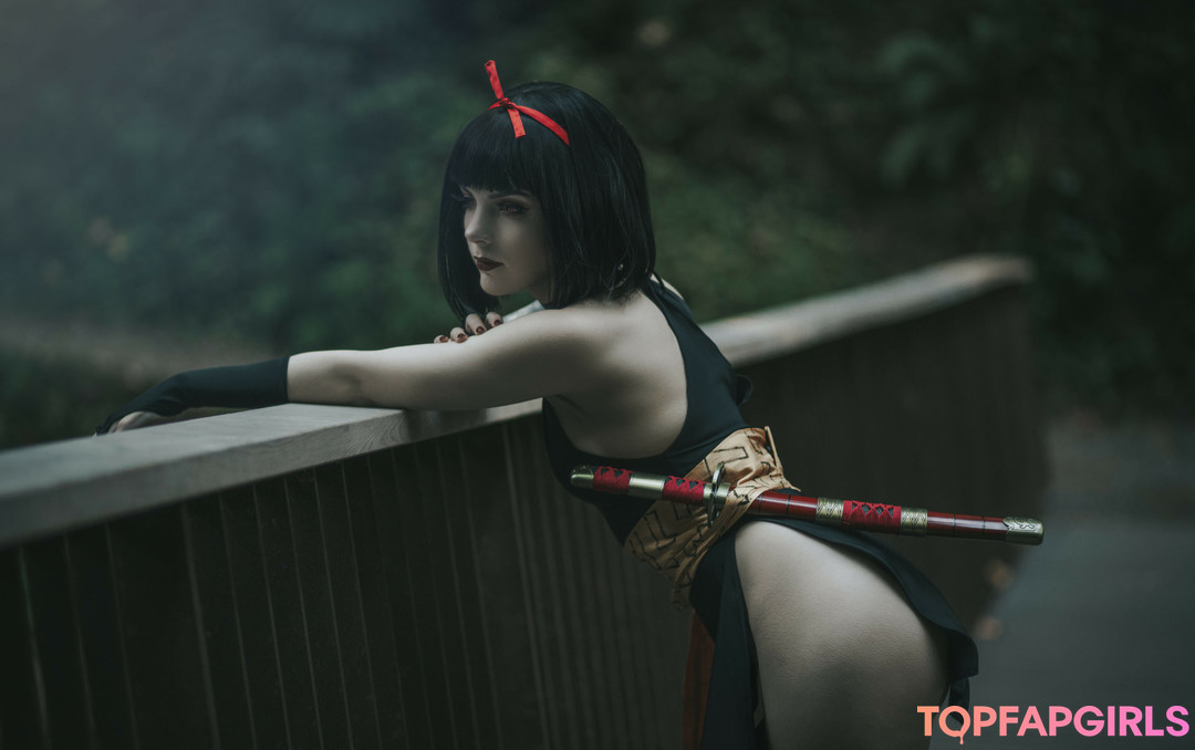 Bloodraven model naked photo