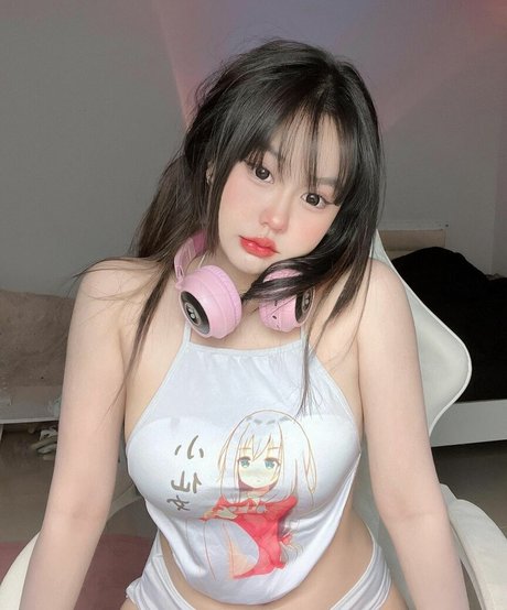 Moddum model pornographic image