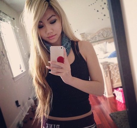 Wanderlustss naked model archive