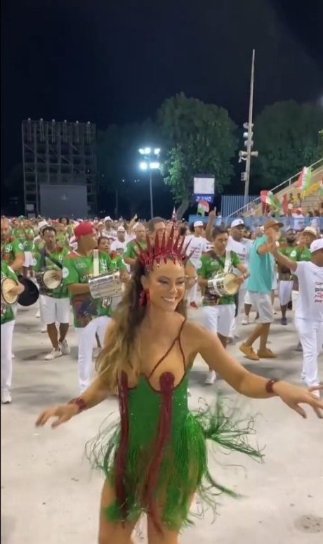 Paola Oliveira free actress photos