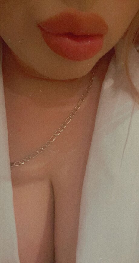 yllenaj1 naked pornstar picture