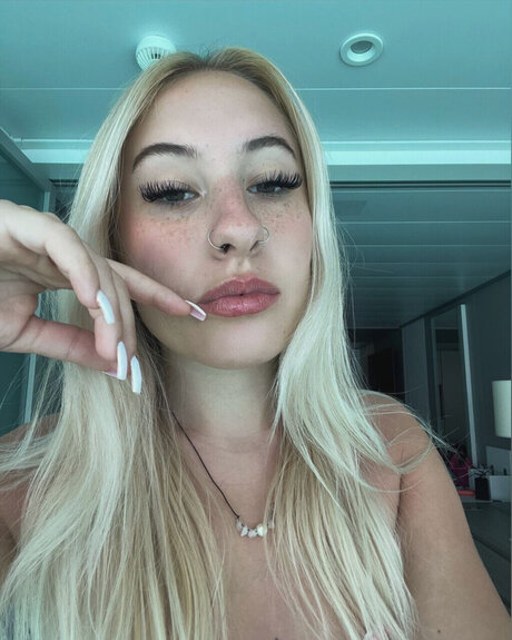 ari_ pornstar erotic photos