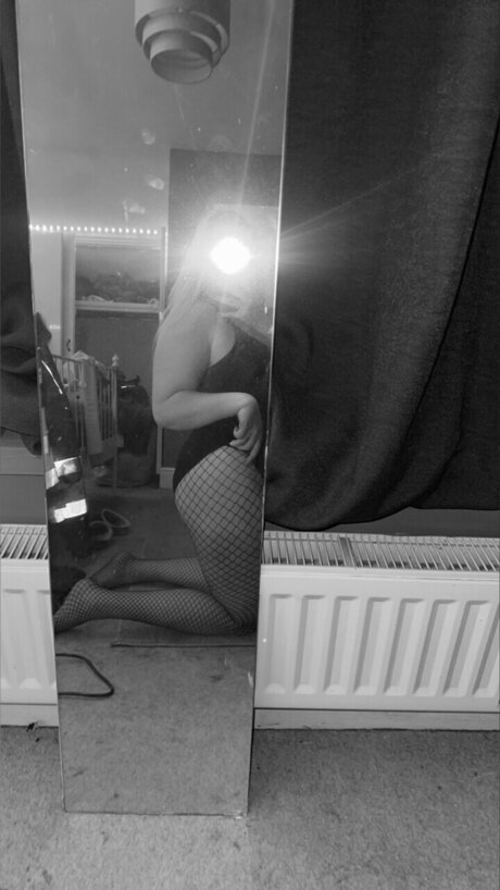 Offarmgal hot actress pics