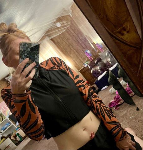 Strawberry Auberry porn model pics