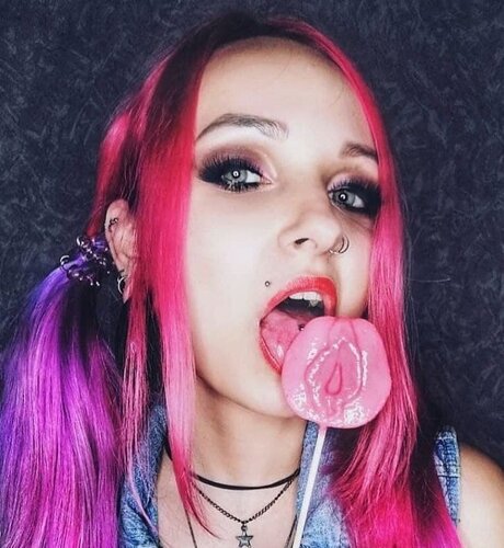 Lizzy Pink sexy actress photos