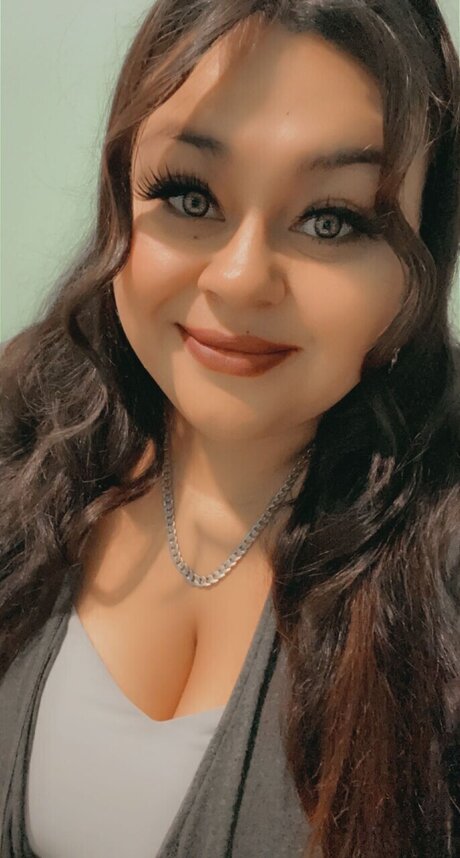 Vanessa Garcia beautiful model pic