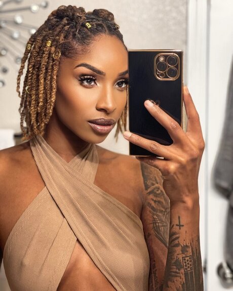 Official Bubbles erotic model photo