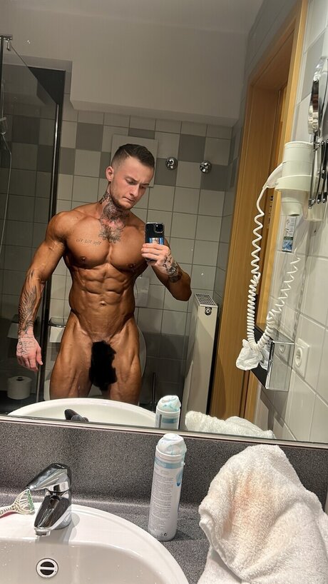 EliasYoung hot actress photos