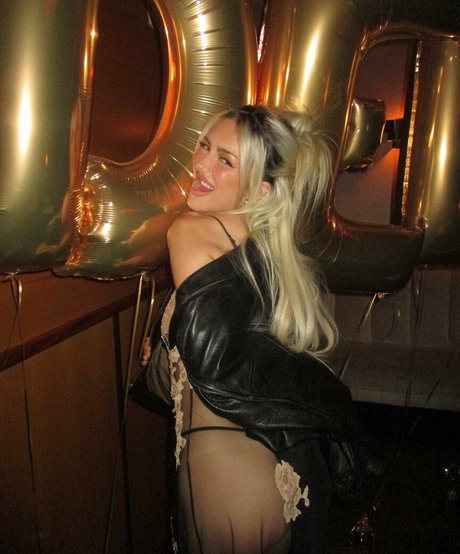 Delilah Belle Hamlin naked pornstar photo