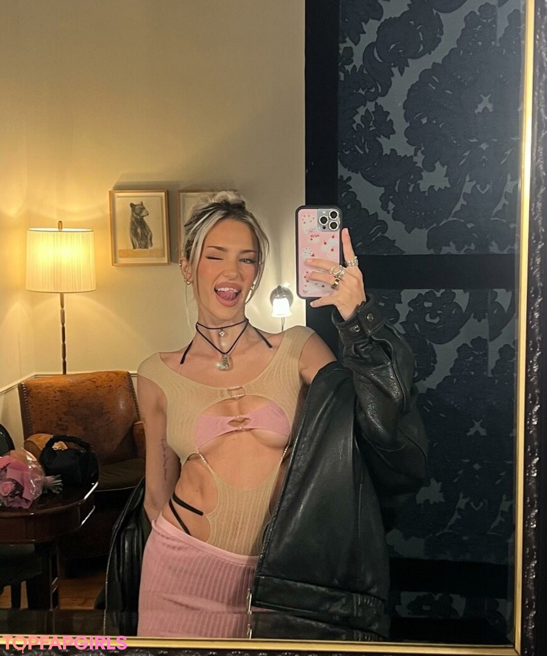Delilah Belle Hamlin naked actress gallery