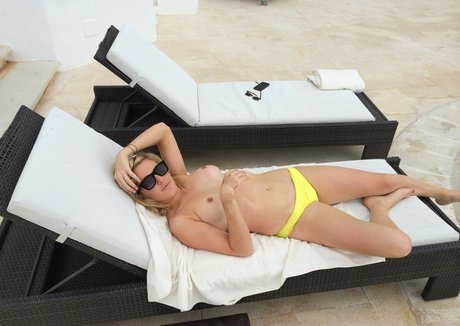 Ellie Goulding pretty star pics