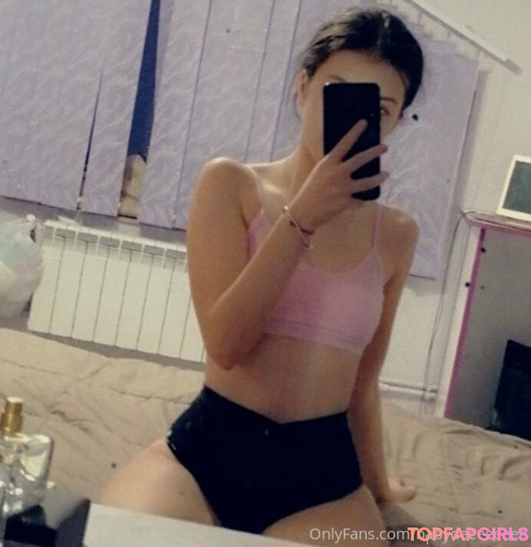 babydeeeefree star nude gallery