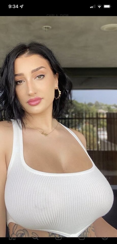 Carla Dior top model image