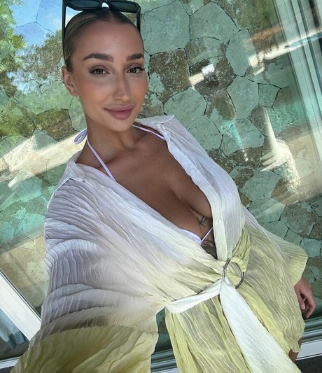 Carla Dior porn model images