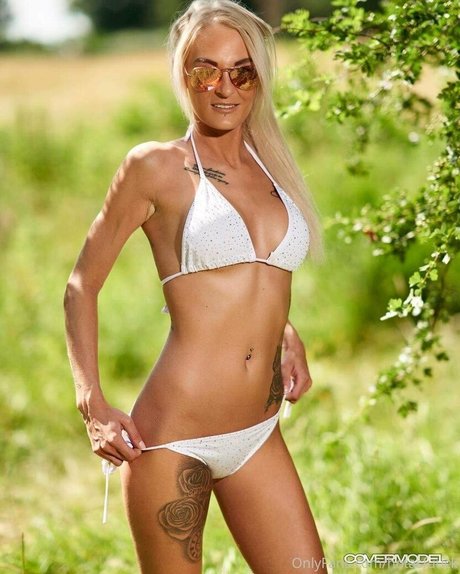 hotasfuuck model naked images