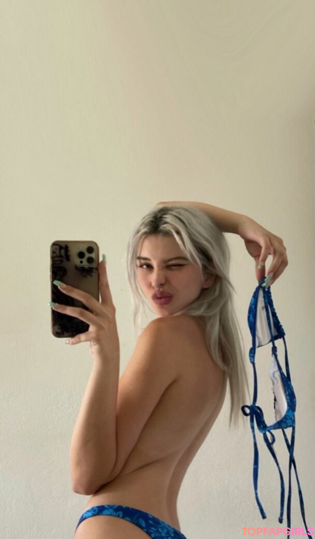 Evelinabouu nude star image