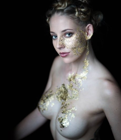 Ally J Wilkinson hd model pic