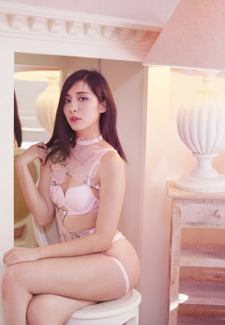 Annchirisu model art pictures