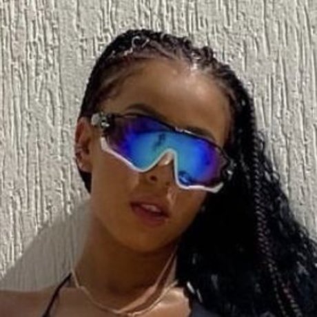 Isis Pequine actress pictures