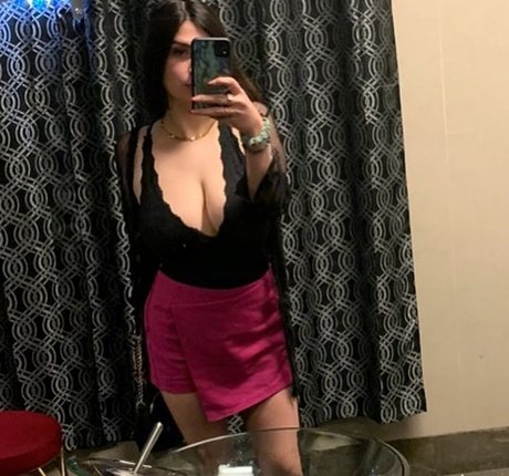 brittaniclegardens pretty model photo